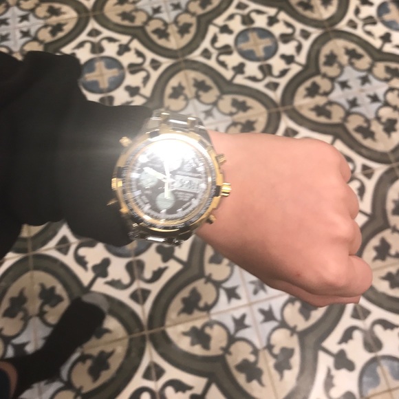 Meet your Posher, Caitlin - Picture 1 of 1